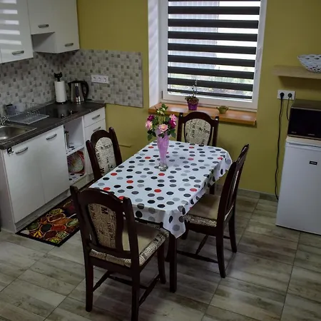 Lux Apartment Maroslele